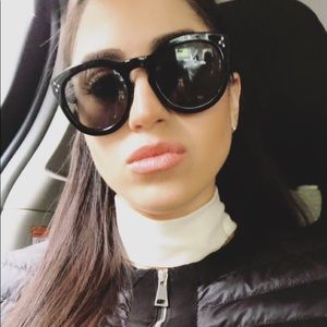 Meet your Posher, Mia